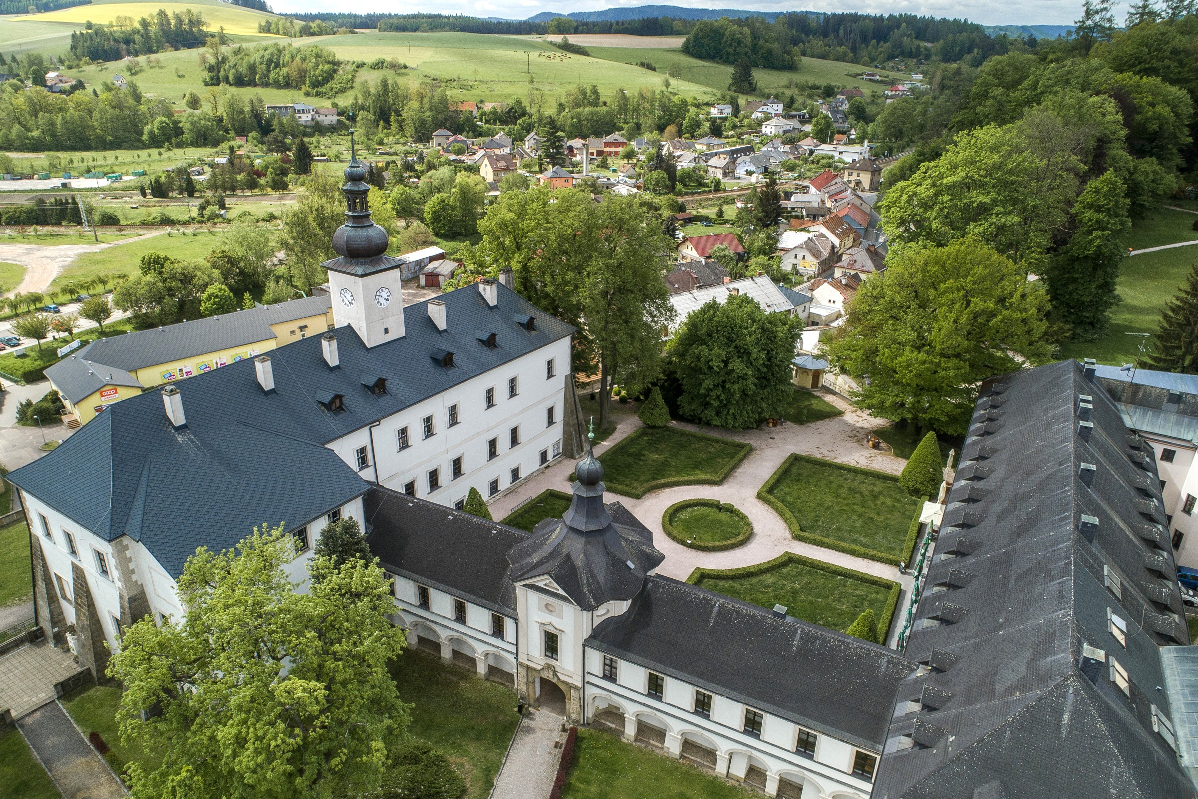 Letohrad – zámek a zahrada